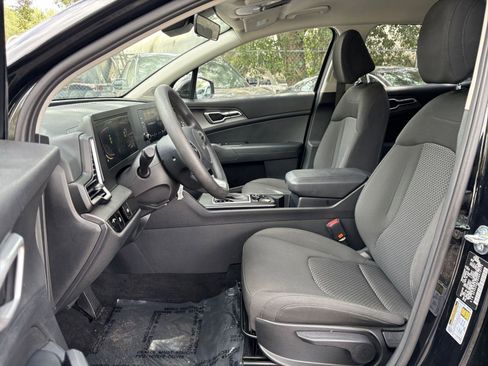Used 2025 Kia Sportage LX FWD image 24