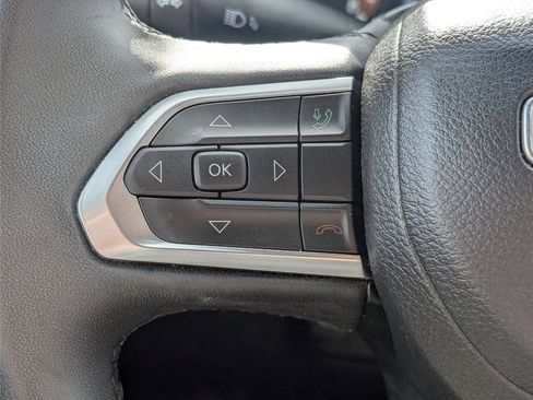 Used 2024 Jeep Compass Latitude image 21