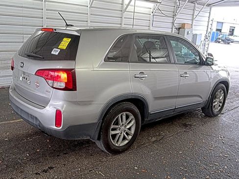Used 2015 Kia Sorento LX image 9