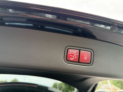 Used 2023 Mercedes-Benz GLC 300 4MATIC image 28