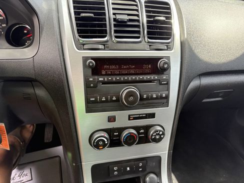 Used 2010 GMC Acadia SLE image 24