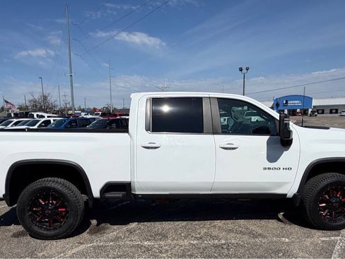 Used 2020 Chevrolet Silverado 3500 LT AWD/4WD image 6