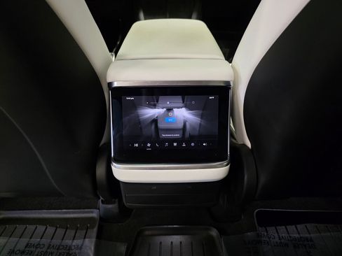 Used 2022 Tesla Model X image 32