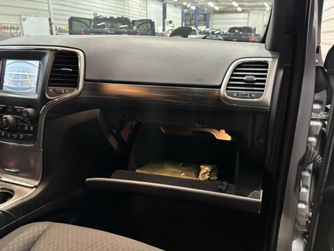 Used 2019 Jeep Grand Cherokee Laredo image 31