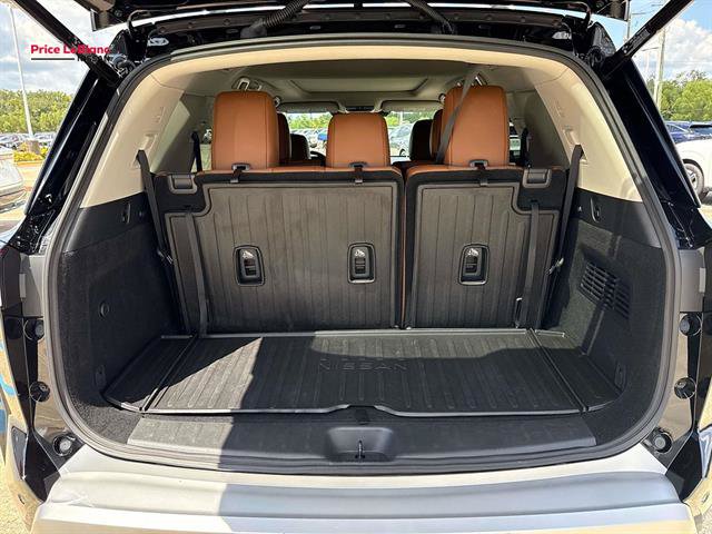Certified 2025 Nissan Pathfinder Platinum w/ Cargo Package FWD image 8