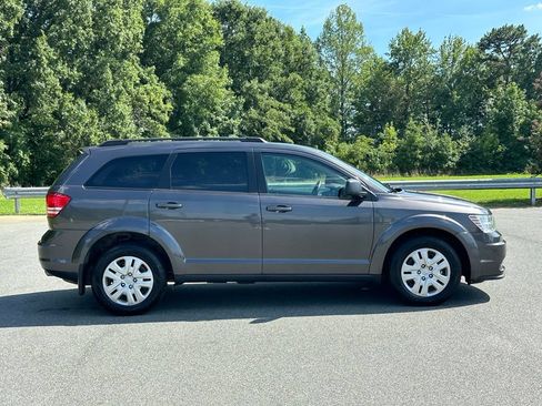 Used 2020 Dodge Journey SE FWD image 8