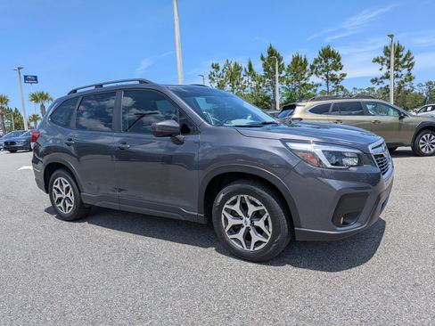 Used 2021 Subaru Forester Premium AWD/4WD image 2