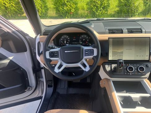 New 2026 Land Rover Defender 110 X-Dynamic SE AWD/4WD image 14