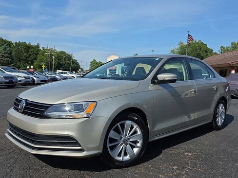 Used 2016 Volkswagen Jetta SE FWD image 1
