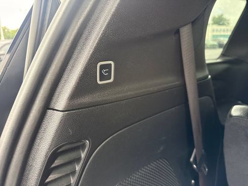 Used 2021 Chrysler Pacifica Touring-L w/ Uconnect Theater Family Group FWD image 13