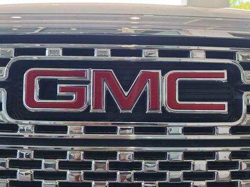 Certified 2018 GMC Acadia Denali w/ Technology Package FWD image 31
