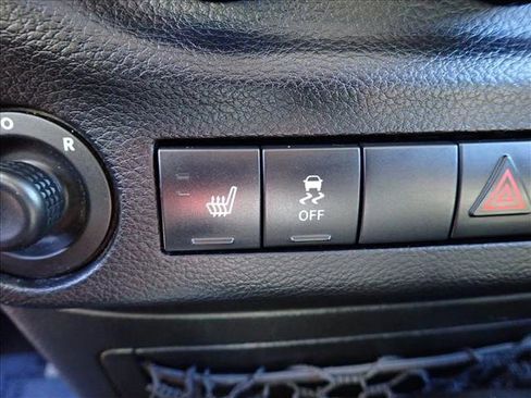 Used 2012 Jeep Wrangler Sahara w/ Connectivity Group AWD/4WD image 18