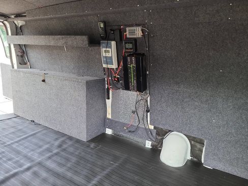 Used 2018 Chevrolet Express 2500 Extended image 24