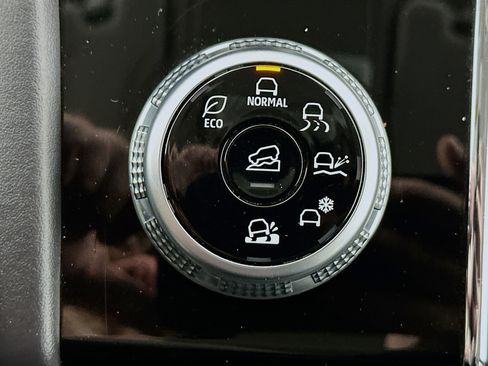 Used 2024 Mitsubishi Outlander SE image 25