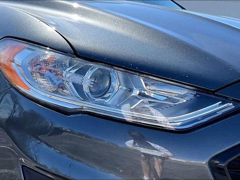 Used 2020 Ford Fusion SE image 31