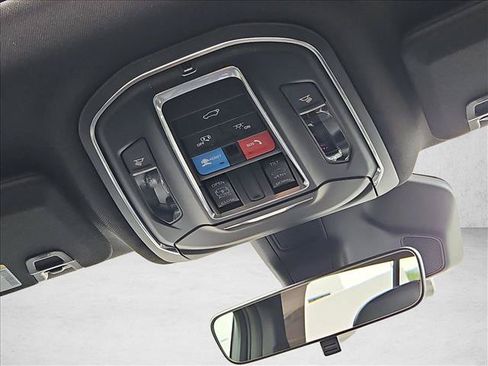 Used 2025 Jeep Grand Cherokee Altitude AWD/4WD image 21