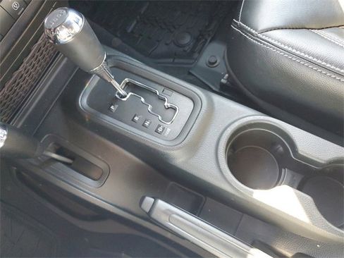 Used 2018 Jeep Wrangler Unlimited Sport image 17