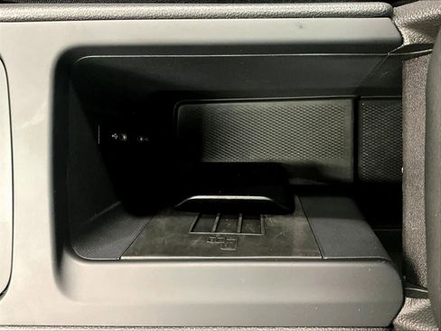 Used 2025 Volkswagen Tiguan SE w/ Panoramic Sunroof Package image 36