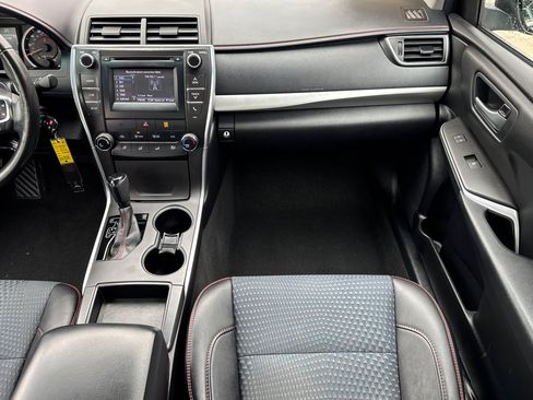 Used 2015 Toyota Camry SE FWD image 28
