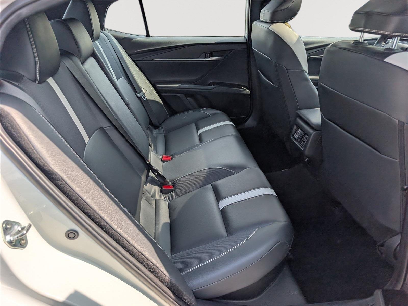 Used 2025 Toyota Camry SE w/ Convenience Package FWD image 13