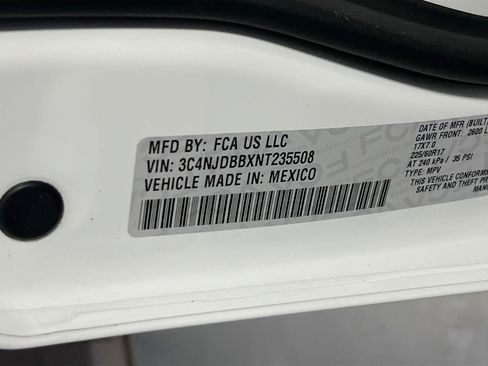 Used 2022 Jeep Compass Latitude w/ Convenience Group AWD/4WD image 30