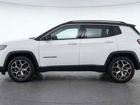 Used 2025 Jeep Compass Limited image 5