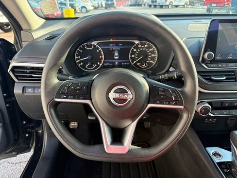 Used 2024 Nissan Altima 2.5 SV image 14