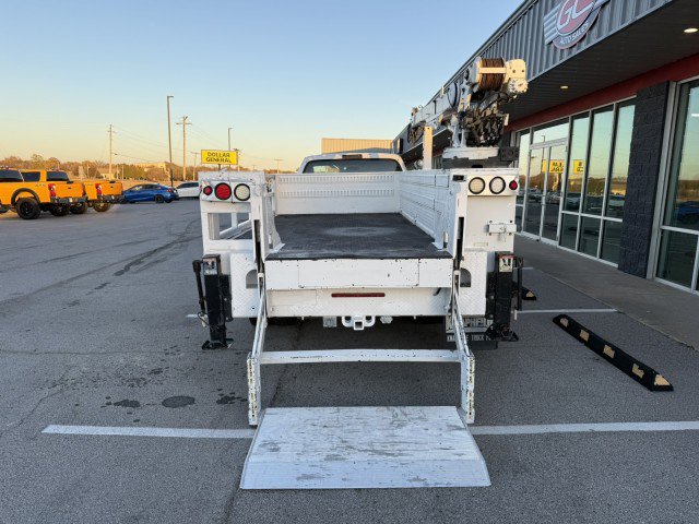 Used 2007 Ford F550 2WD Regular Cab Super Duty image 6