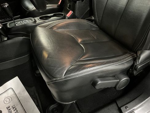 Used 2017 Jeep Wrangler Unlimited Rubicon AWD/4WD image 18