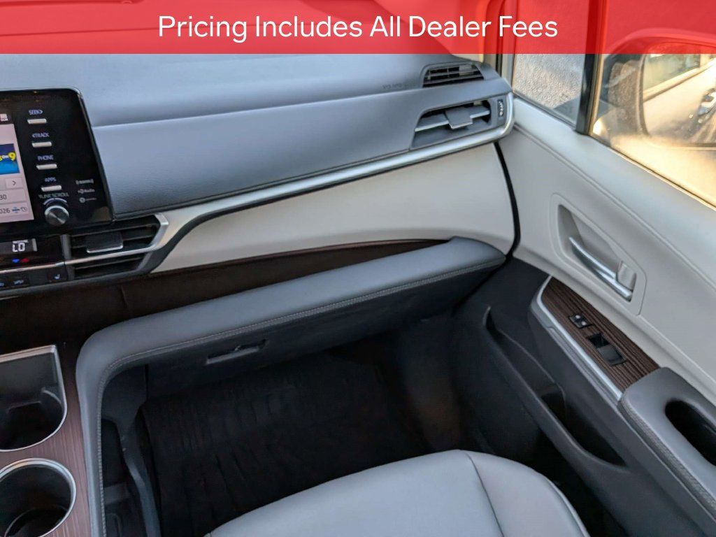 Used 2023 Toyota Sienna XLE FWD image 19