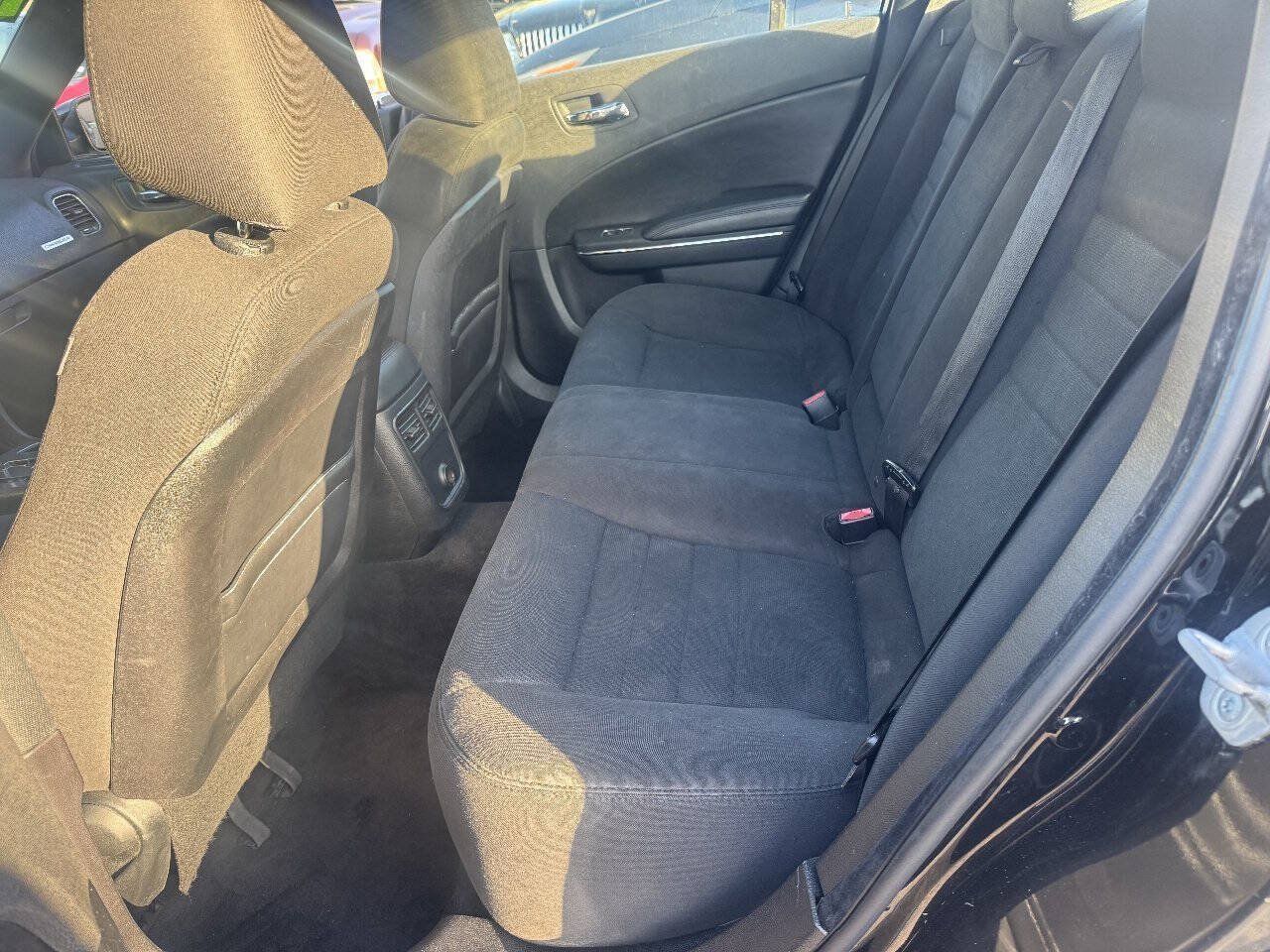 Used 2012 Dodge Charger SE RWD image 7