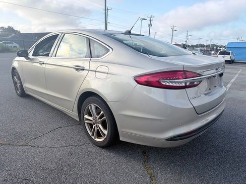 Used 2018 Ford Fusion SE w/ Fusion SE Technology Package FWD image 5