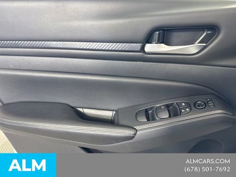 Used 2025 Nissan Altima 2.5 SV FWD image 13