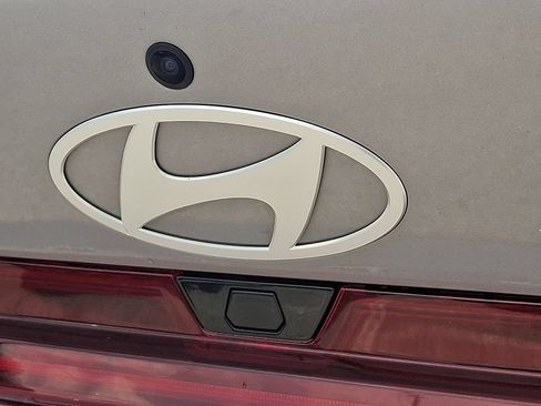 Used 2025 Hyundai Elantra SEL FWD image 32