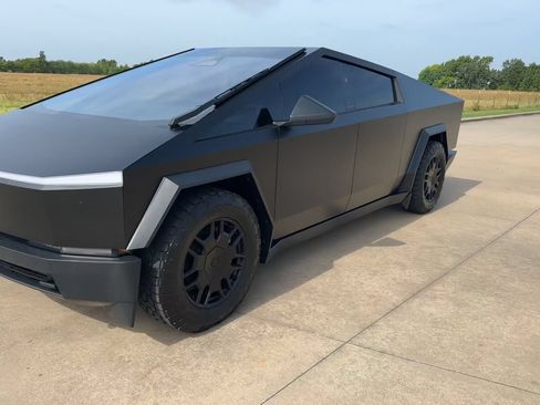 Used 2024 Tesla Cybertruck AWD Crew Cab image 8