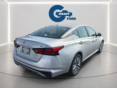 Used 2024 Nissan Altima 2.5 SV w/ SV Premium Package FWD image 8