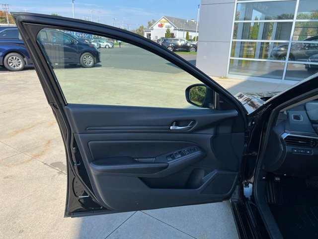 Used 2025 Nissan Altima 2.5 SV FWD image 24