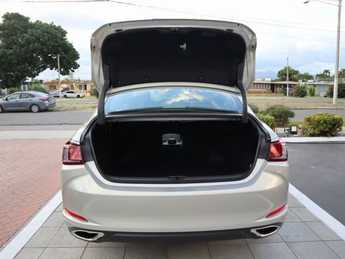 Used 2025 Lexus ES 350 w/ Premium Package image 23