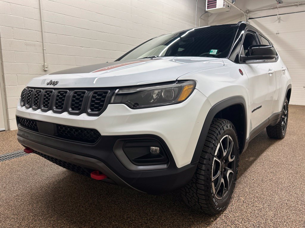 Used 2025 Jeep Compass Trailhawk w/ Trailhawk Elite Group AWD/4WD image 6