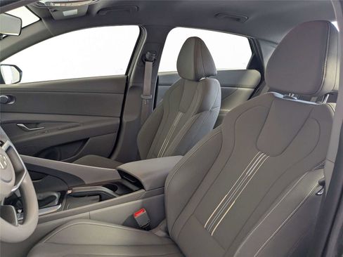 Used 2024 Hyundai Elantra SEL image 10