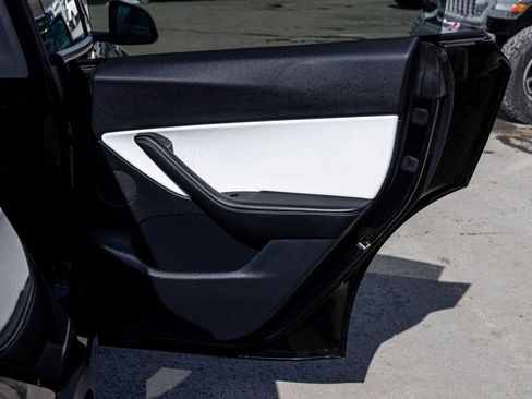 Used 2021 Tesla Model Y Long Range image 14