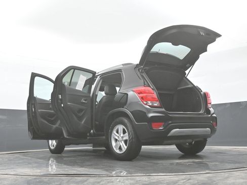 Used 2020 Chevrolet Trax LT w/ LT Convenience Package image 47