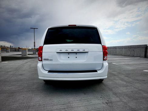 Used 2015 Dodge Grand Caravan SE w/ Quick Order Package 29E SE image 4