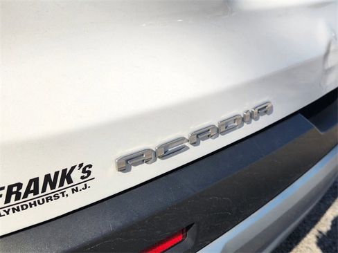 Used 2023 GMC Acadia SLE w/ Driver Convenience Package image 8