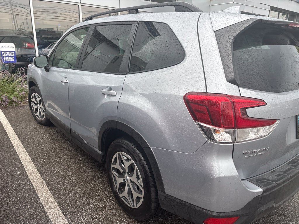 Used 2021 Subaru Forester Premium AWD/4WD image 3
