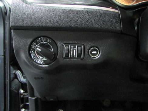 Used 2020 Chrysler 300 Touring image 21