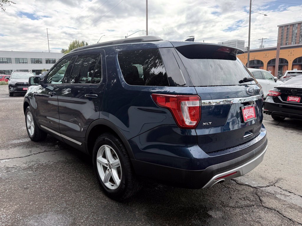 Used 2017 Ford Explorer XLT w/ Equipment Group 202A AWD/4WD image 5