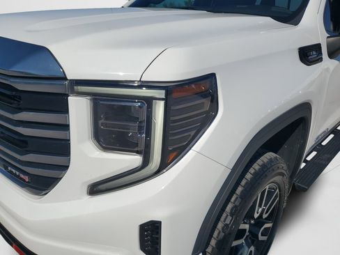 Used 2022 GMC Sierra 1500 AT4 w/ AT4 Preferred Package image 9