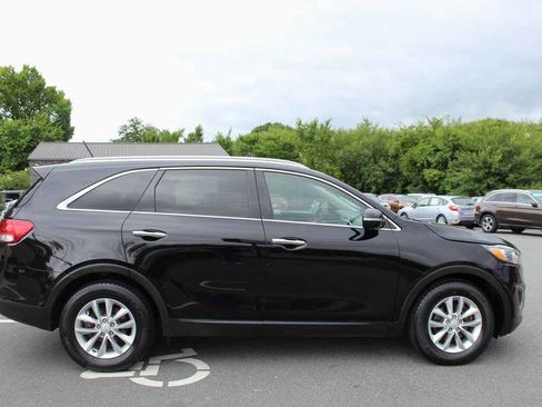 Used 2017 Kia Sorento AWD image 4
