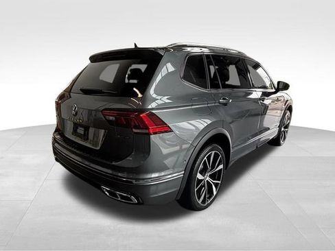 Certified 2022 Volkswagen Tiguan SEL R-Line AWD/4WD image 9